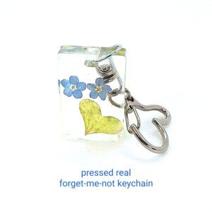 Handmade  Real Forget-Me-Not Keychain /Forget-me-not and heart leaf keychain